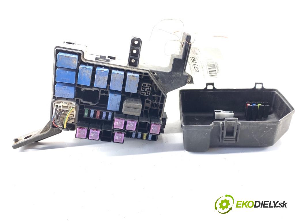 SUZUKI SWIFT III liftback 2009 68 kW 1.3 (RS 413) 1328 Skrinka poistková  (Poistková skrinka)