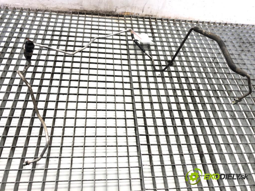 SUZUKI SWIFT III liftback 2009 68 kW 1.3 (RS 413) 1328 rúrka klimatizácie  (Rúrka klimatizácie)