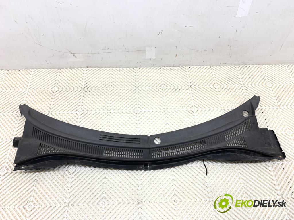 SUZUKI SWIFT III liftback 2009 68 kW 1.3 (RS 413) 1328 torpédo plast pod čelní okno 72341-62J0 (Plast pod čelním sklem)