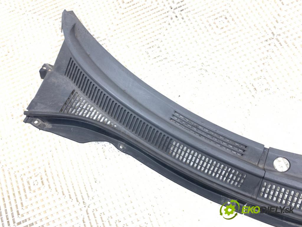 SUZUKI SWIFT III liftback 2009 68 kW 1.3 (RS 413) 1328 torpédo plast pod čelní okno 72341-62J0 (Plast pod čelním sklem)