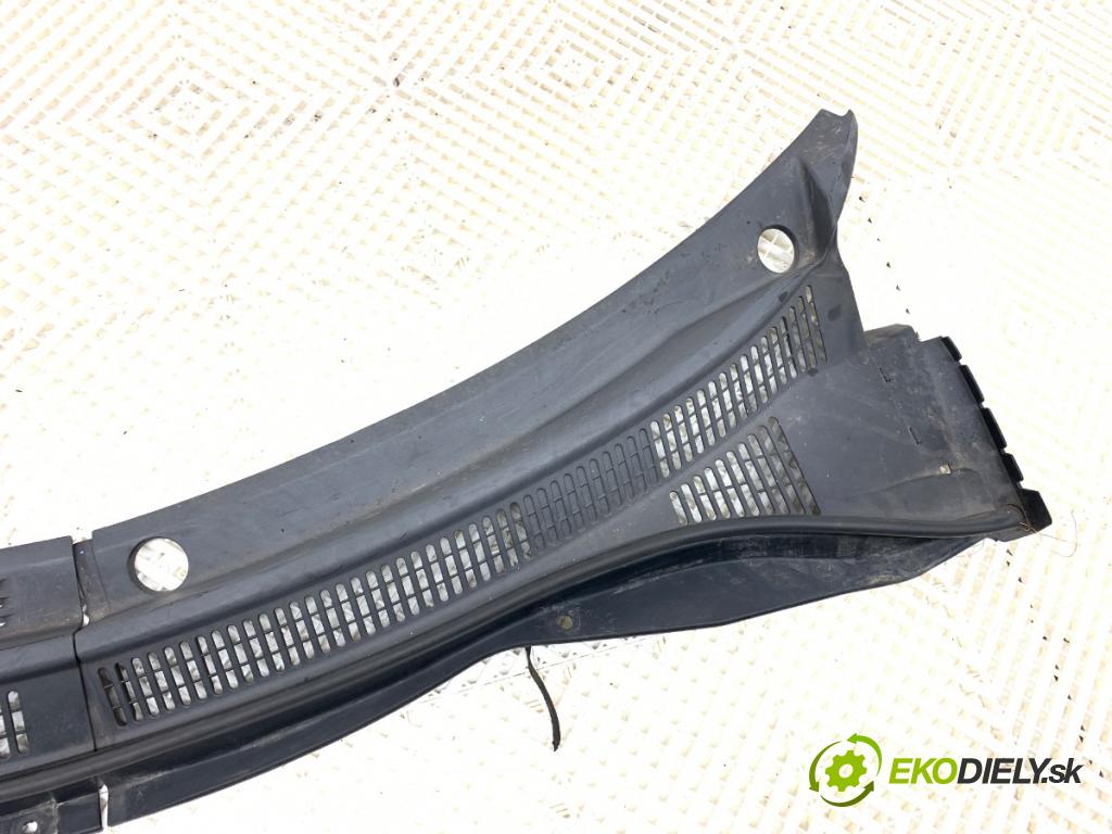 SUZUKI SWIFT III liftback 2009 68 kW 1.3 (RS 413) 1328 torpédo plast pod čelní okno 72341-62J0 (Plast pod čelním sklem)