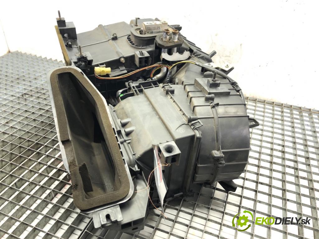 SUZUKI SWIFT III liftback 2009 68 kW 1.3 (RS 413) 1328 topné těleso radiátor topení 74100-62JE0 (Radiátor topení)