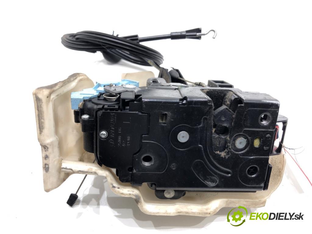 VW GOLF V liftback 2005 75 kW 1.6 1595 zámok Dvere ľavy predný 