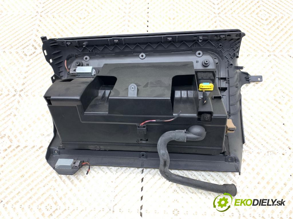 VW GOLF V liftback 2005 75 kW 1.6 1595 Priehradka, kastlík spolujazdca 1K1857290 (Priehradka (kastlík))