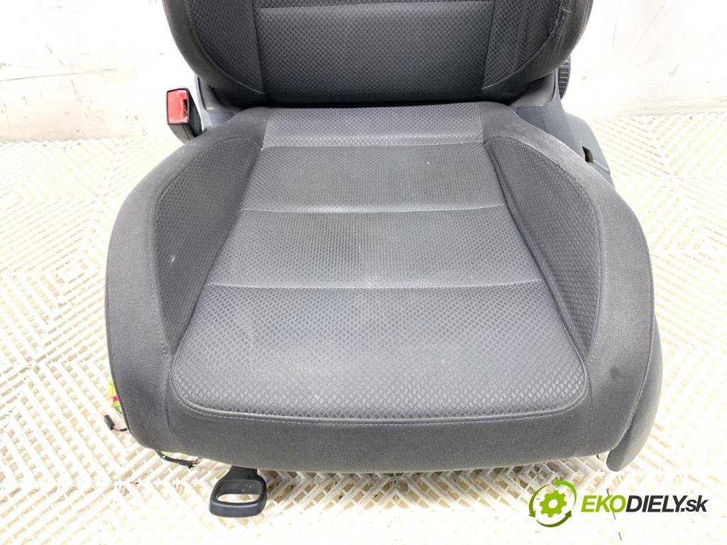 VW GOLF V liftback 2005 75 kW 1.6 1595 Sedadlo ľavy predný