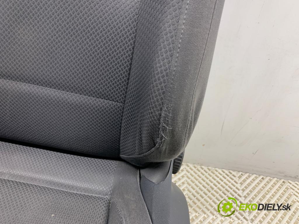 VW GOLF V liftback 2005 75 kW 1.6 1595 Sedadlo ľavy predný