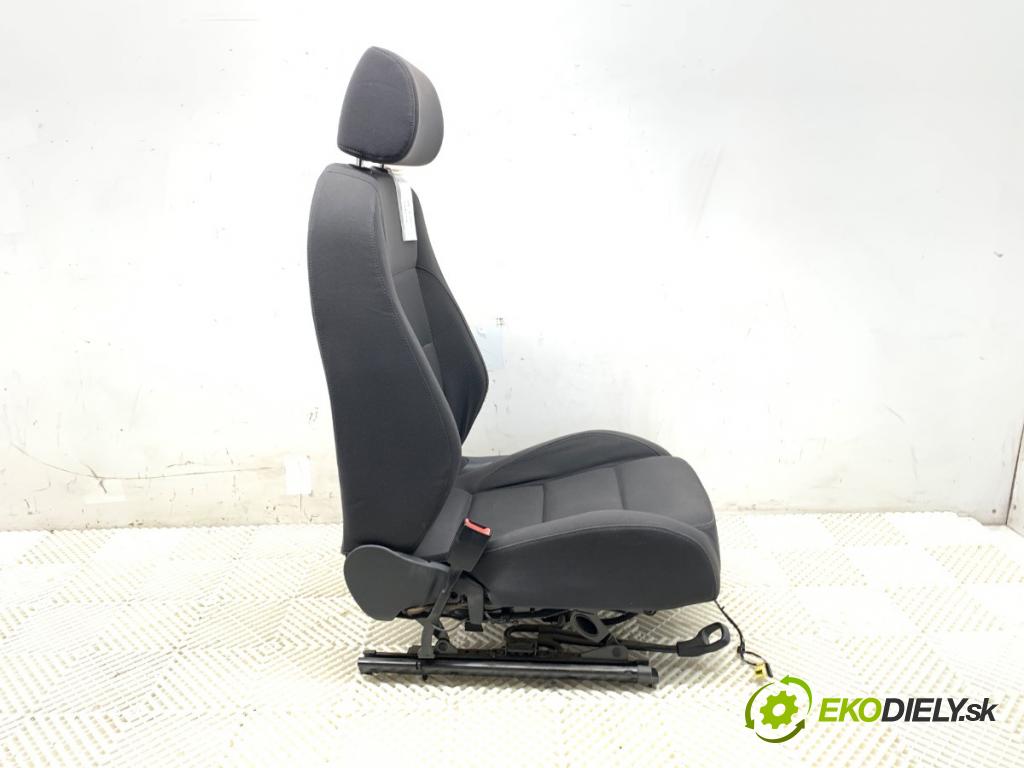 VW GOLF V liftback 2005 75 kW 1.6 1595 Sedadlo ľavy predný