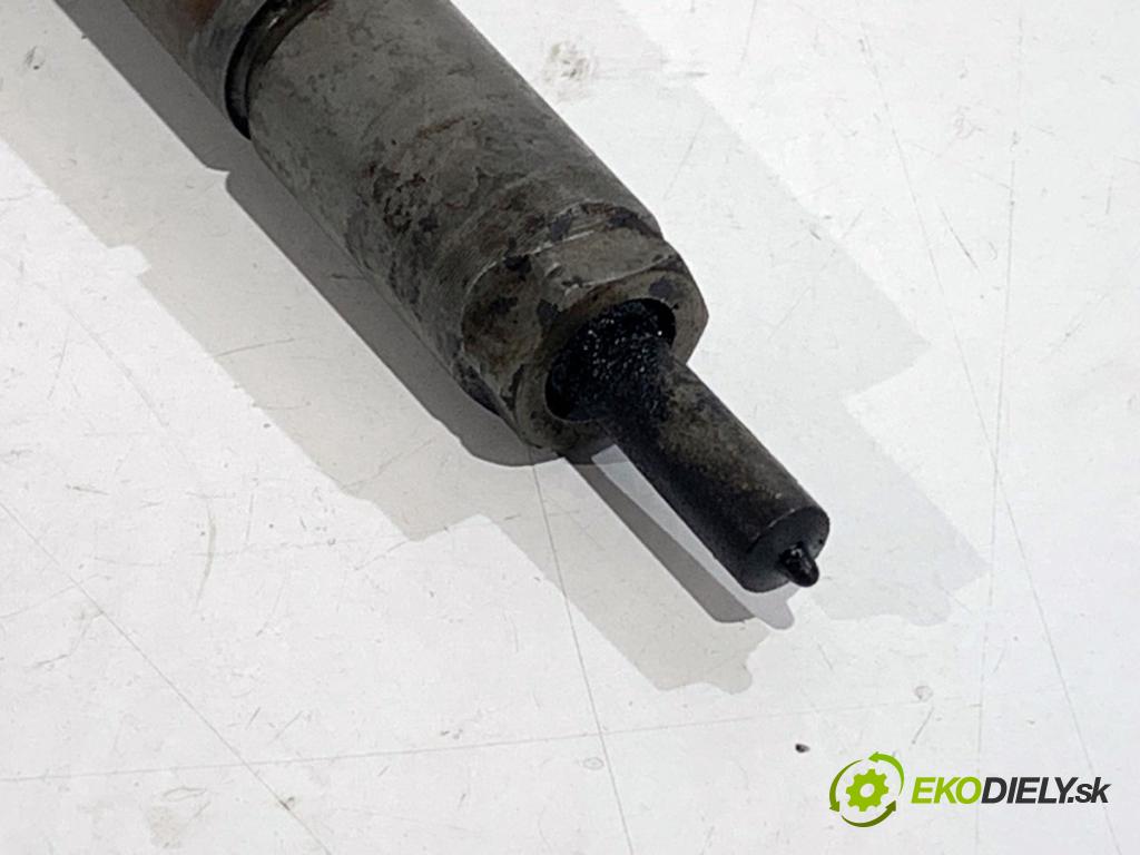 MAZDA 3 liftback 2005 80 kW 1.6 DI Turbo 1560 vstrekovač 0445110188 (Vstrekovač paliva)