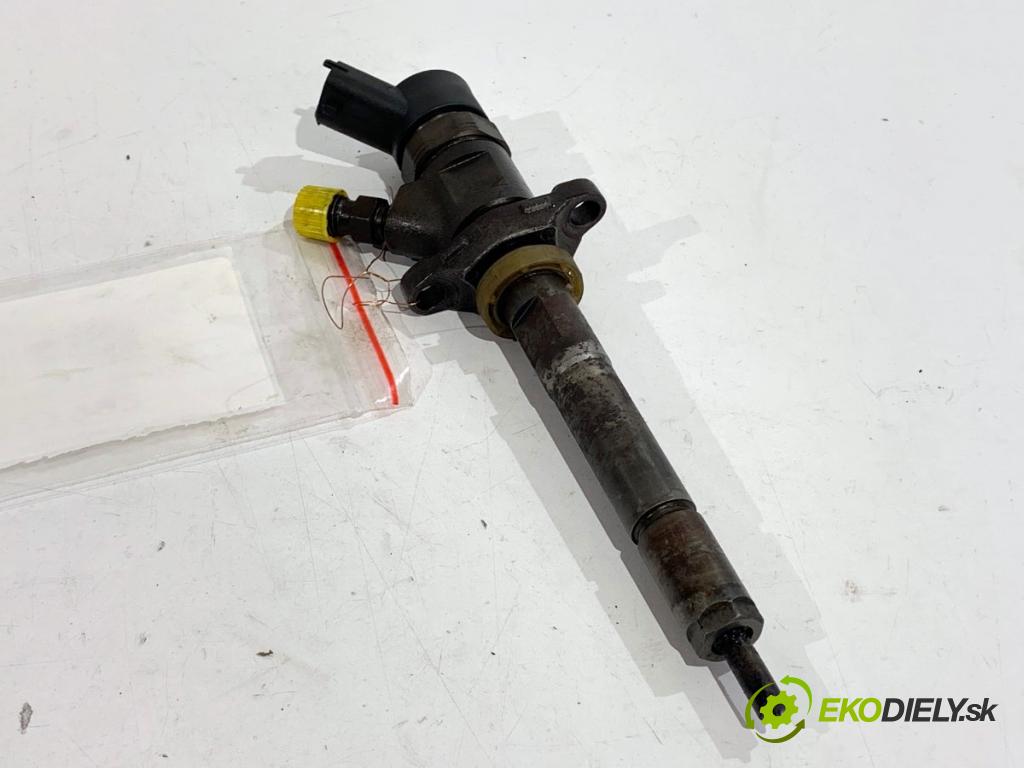MAZDA 3 liftback 2005 80 kW 1.6 DI Turbo 1560 vstrekovač 0445110188 (Vstrekovač paliva)
