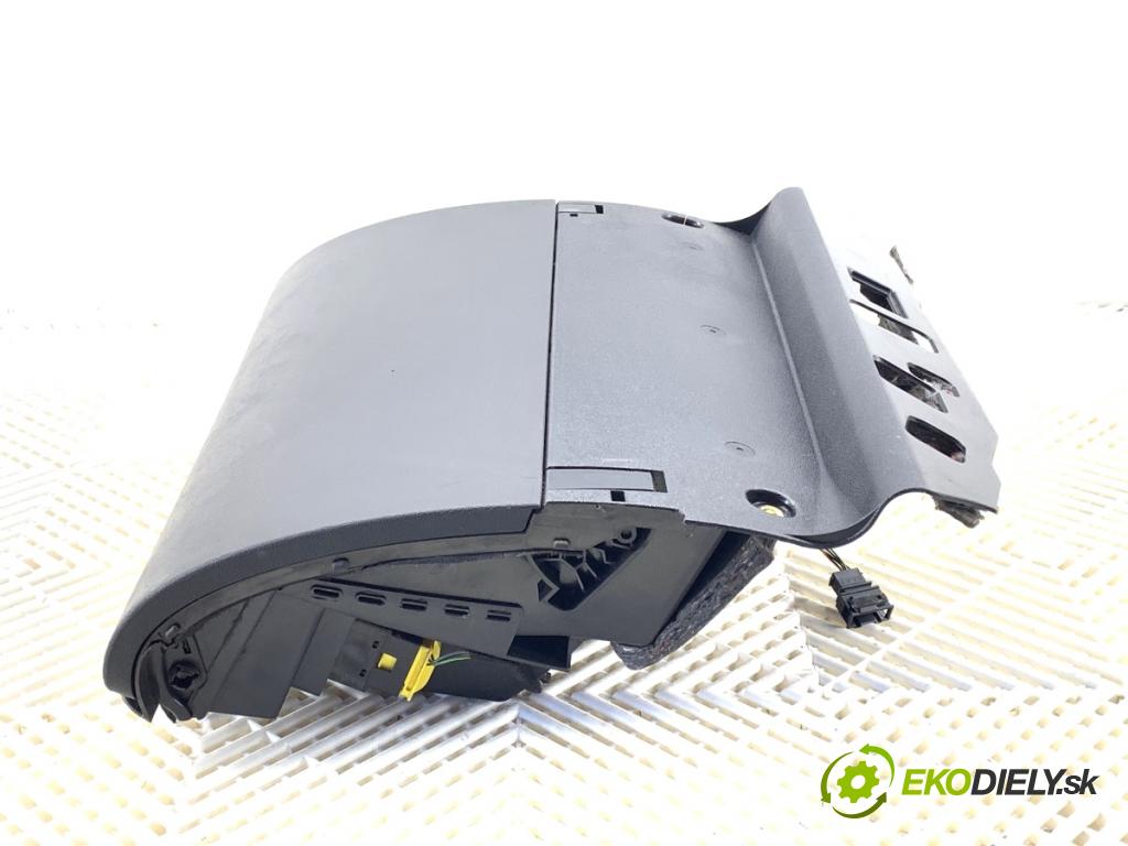 AUDI A3 8P liftback 2006 125 kW 2.0 TDI 1968 Priehradka, kastlík spolujazdca 8P1857035B (Priehradka (kastlík))