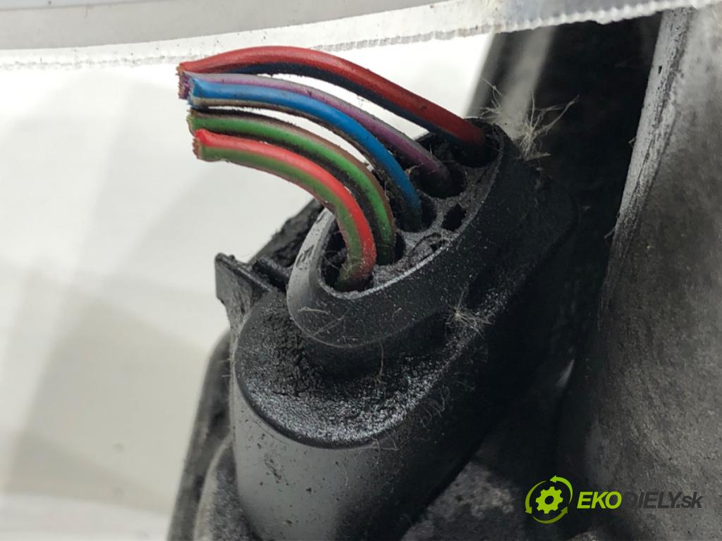 AUDI A3 8P liftback 2006 125 kW 2.0 TDI 1968 Škrtiaca klapka 03G128063B (Škrtiaca klapka)