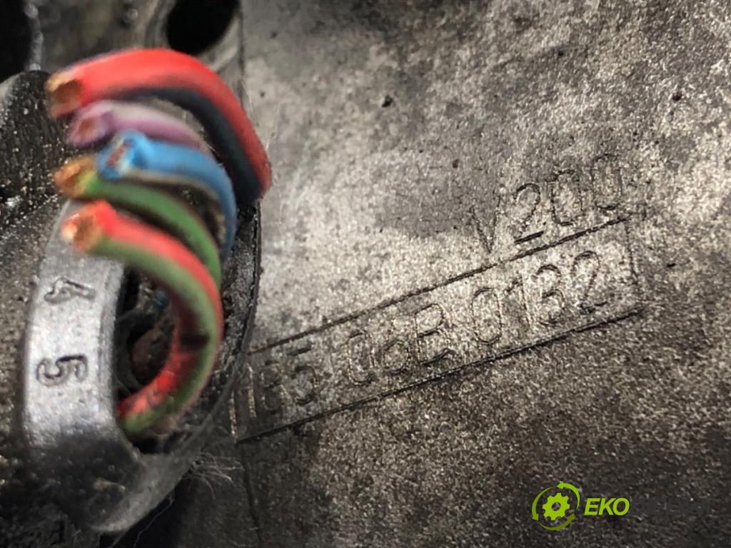 AUDI A3 8P liftback 2006 125 kW 2.0 TDI 1968 Škrtiaca klapka 03G128063B (Škrtiaca klapka)