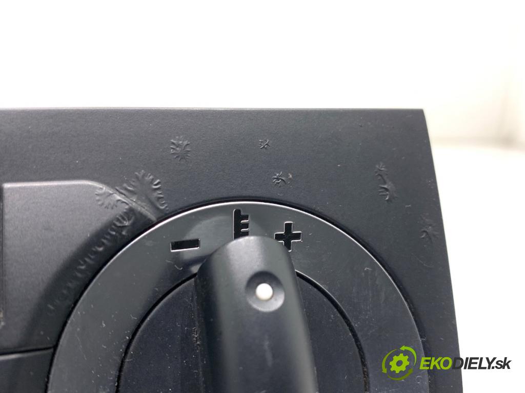 AUDI A3 8P liftback 2006 125 kW 2.0 TDI 1968 Panel ovládania kúrenia 8P0820043N (Prepínacie páčky pod volantom)