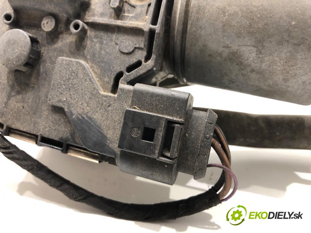 AUDI A3 8P liftback 2006 125 kW 2.0 TDI 1968 Mechanizmus stieračov predný 8P1955023M (Motorček stieračov predný)