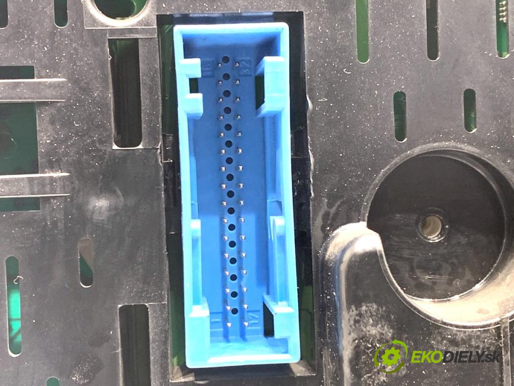 AUDI A3 8P liftback 2006 125 kW 2.0 TDI 1968 Prístrojovka 8P0920931 (Prístrojová doska)