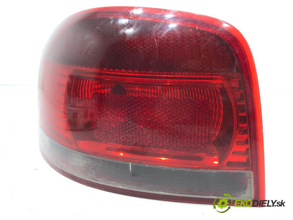 AUDI A3 8P liftback 2006 125 kW 2.0 TDI 1968 Svetlo pravy zad 8P0945095