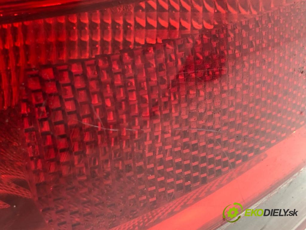 AUDI A3 8P liftback 2006 125 kW 2.0 TDI 1968 Svetlo pravy zad 8P0945095