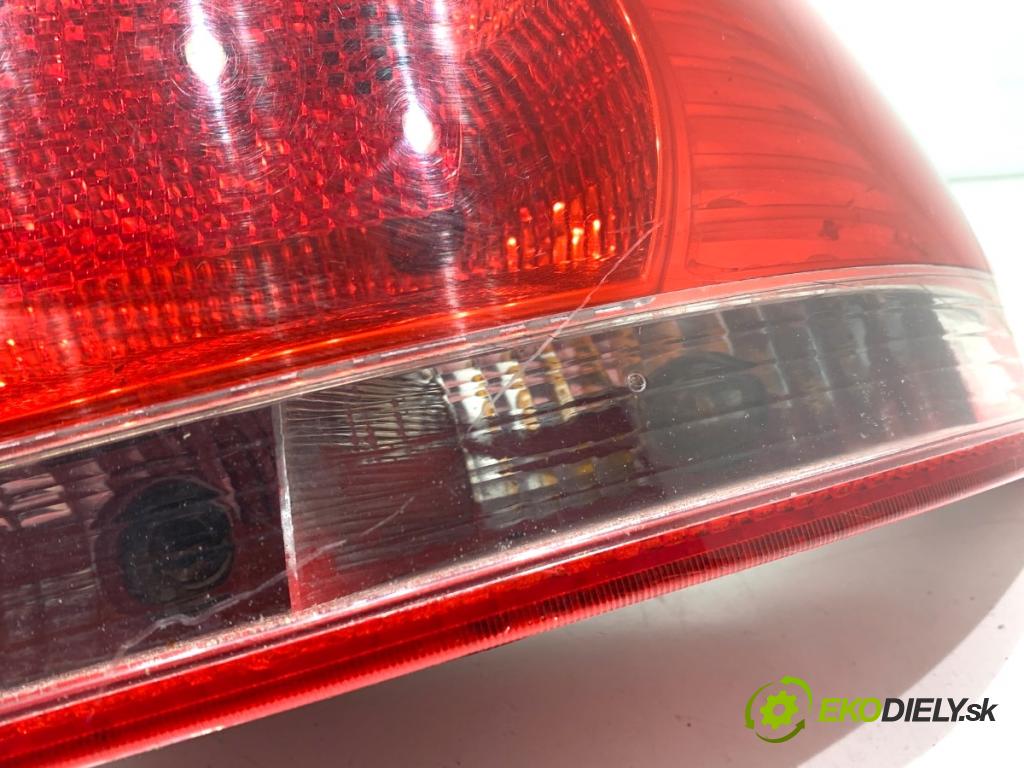 AUDI A3 8P liftback 2006 125 kW 2.0 TDI 1968 Svetlo ľavy zad 8P0945096