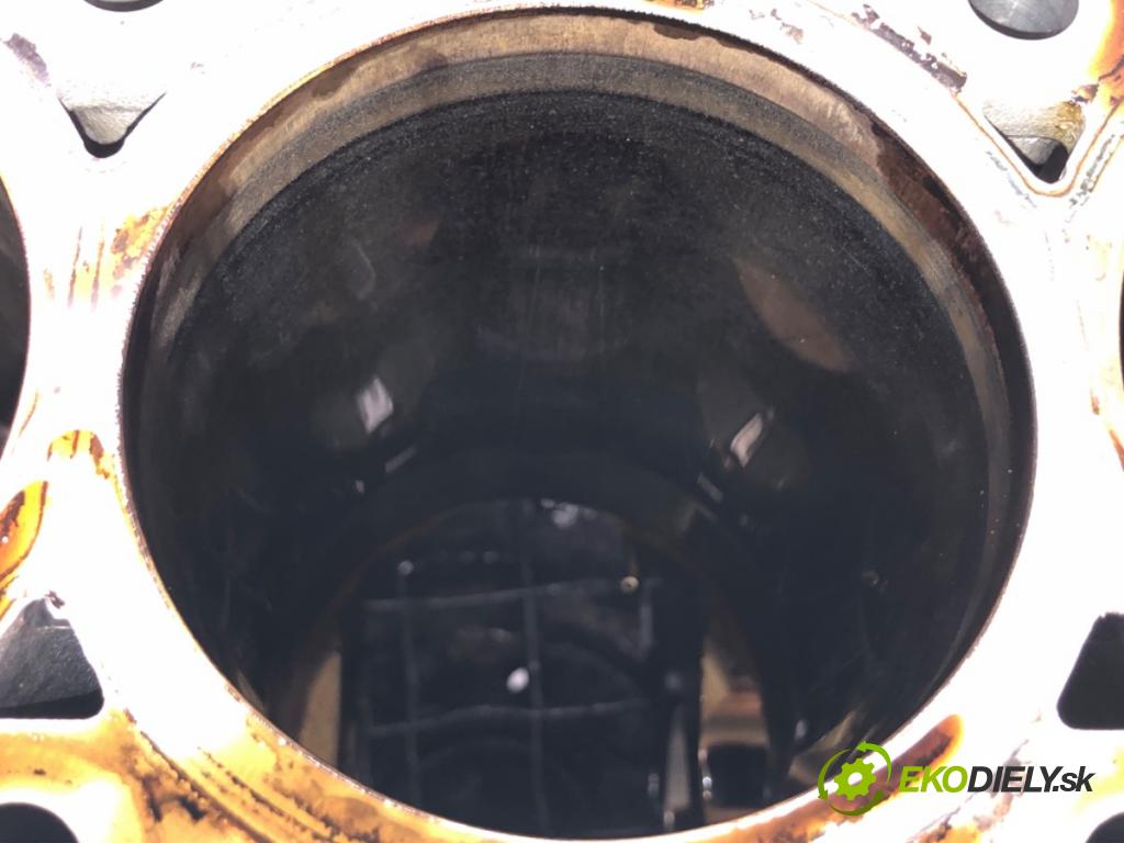 BMW F34 liftback 2017 135 kW 320 i 1998 blok Motor 8642458 (Blok motora)