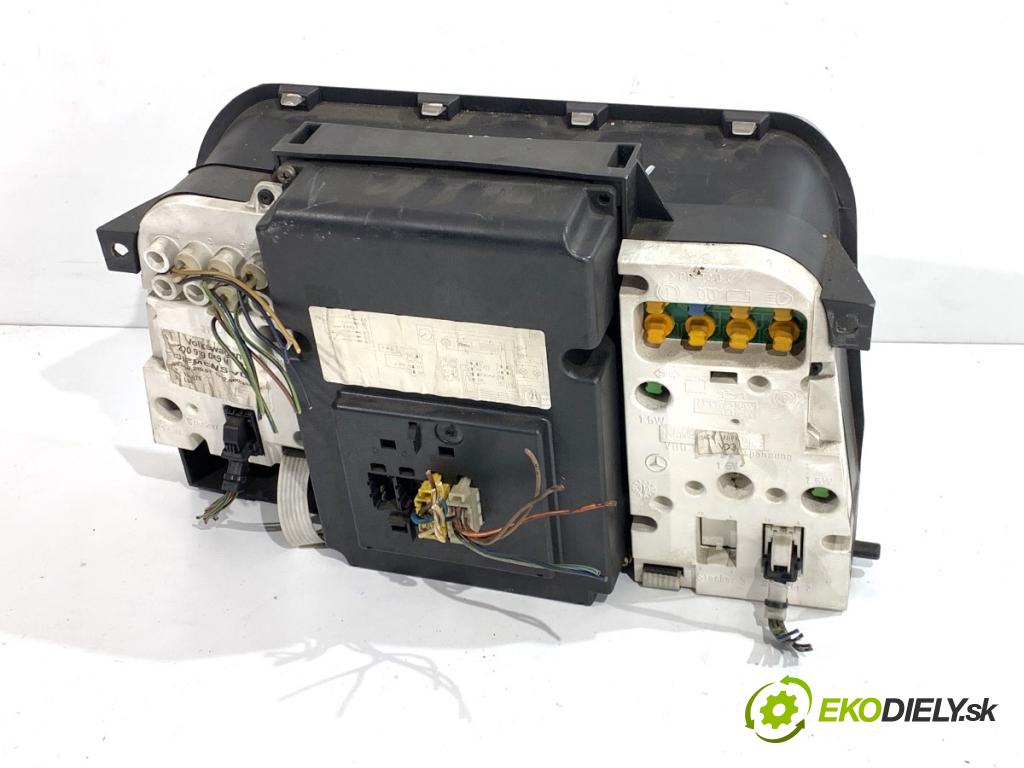 VW LT 28 35 Autobus 2004 80 kW 2.5 TDI 2461 Prístrojovka 2D0919049M (Prístrojová doska)