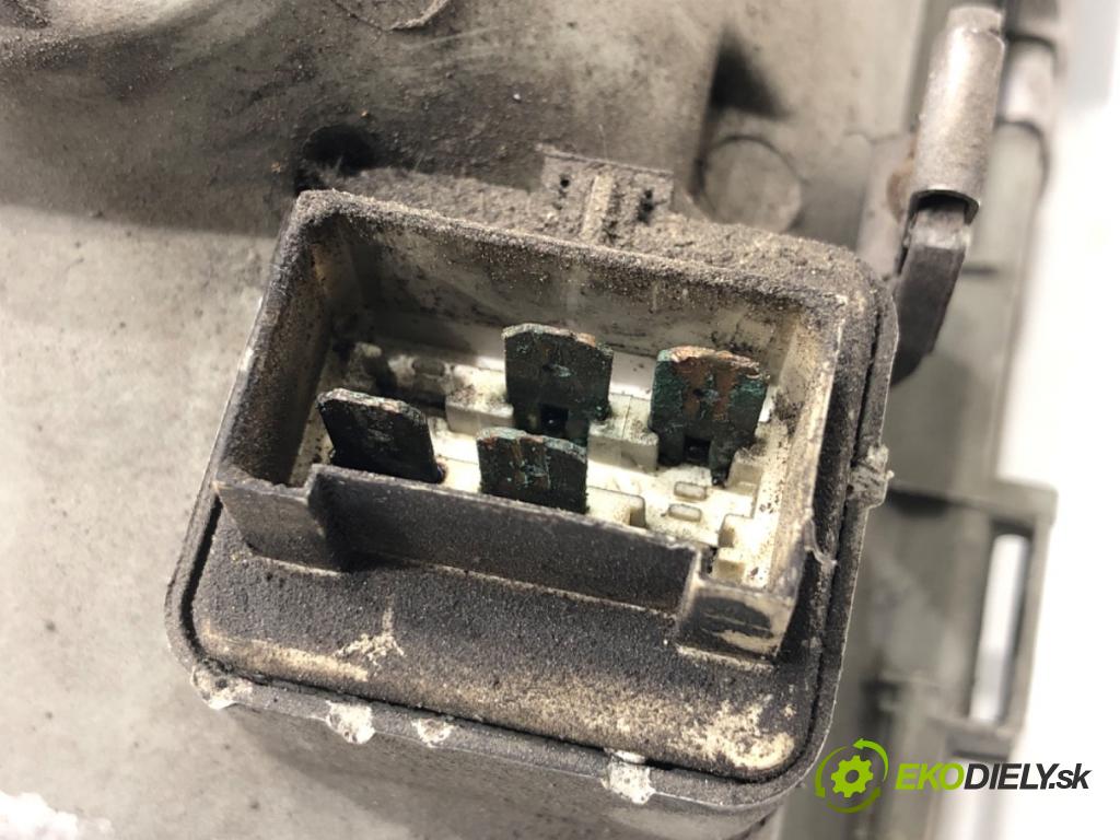 VW LT 28 35 Autobus 2004 80 kW 2.5 TDI 2461 Svetlomet pravy predný