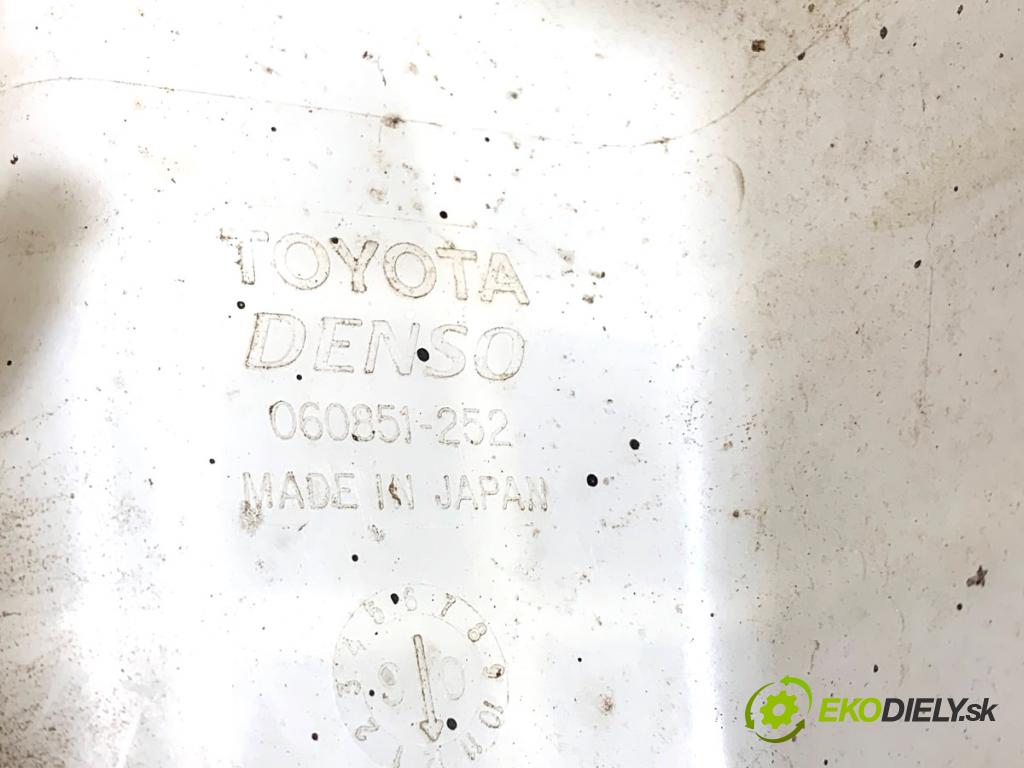 TOYOTA AURIS I liftback 2007 71 kW 1.4 (ZZE150_) 1398 Nádržka ostrekovačov 060851-252