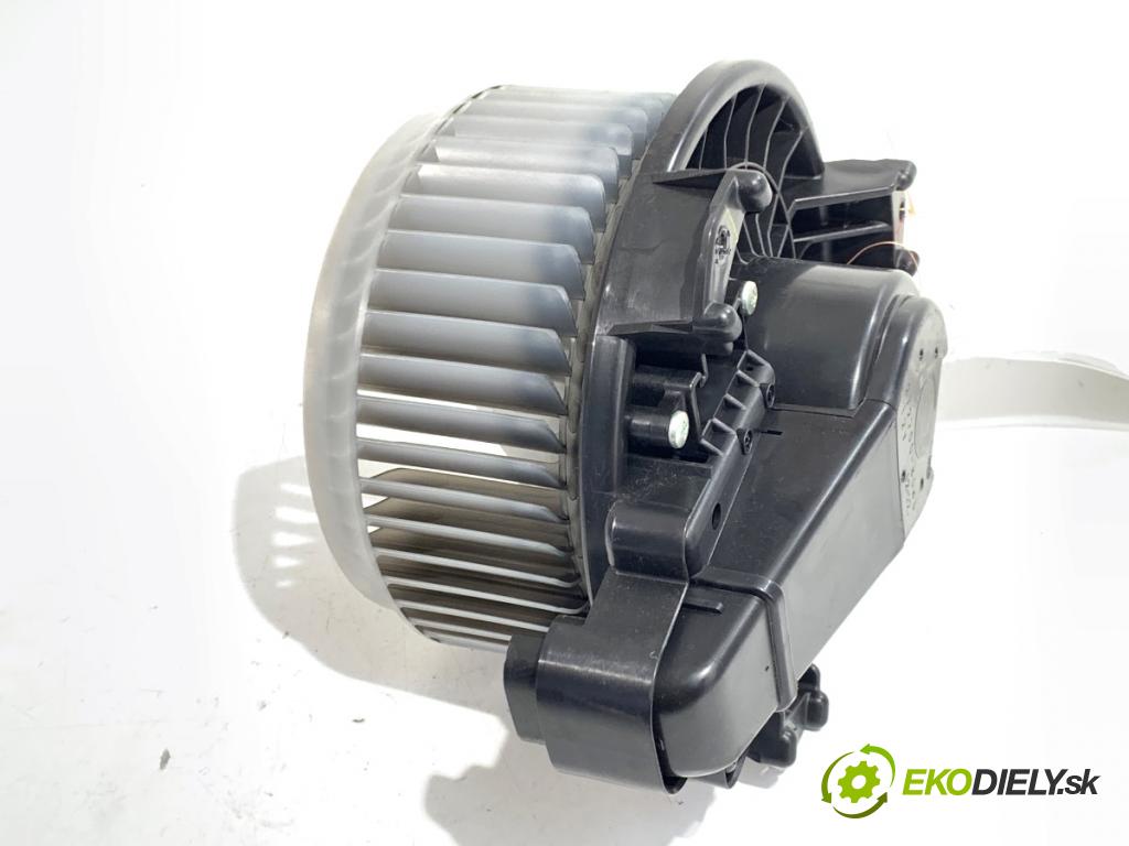 TOYOTA AURIS I liftback 2007 71 kW 1.4 (ZZE150_) 1398 ventilátor kúrenia 272700-8043