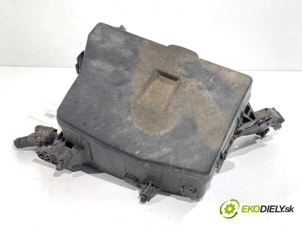 TOYOTA AURIS I liftback 2007 71 kW 1.4 (ZZE150_) 1398 Skrinka poistková 82662-12270 (Poistková skrinka)