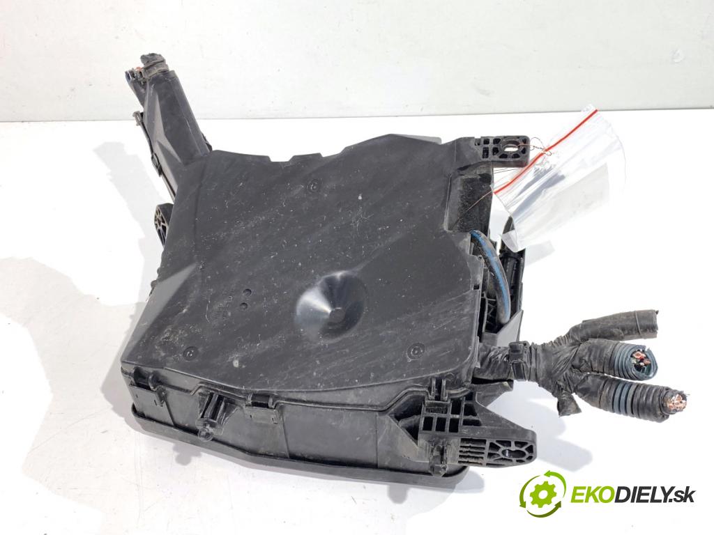 TOYOTA AURIS I liftback 2007 71 kW 1.4 (ZZE150_) 1398 Skrinka poistková 82662-12270 (Poistková skrinka)