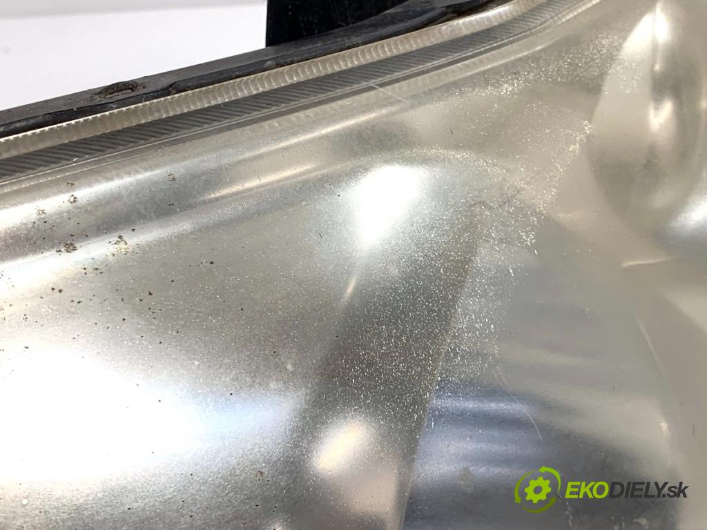 TOYOTA AURIS I liftback 2007 71 kW 1.4 (ZZE150_) 1398 Svetlomet pravy predný