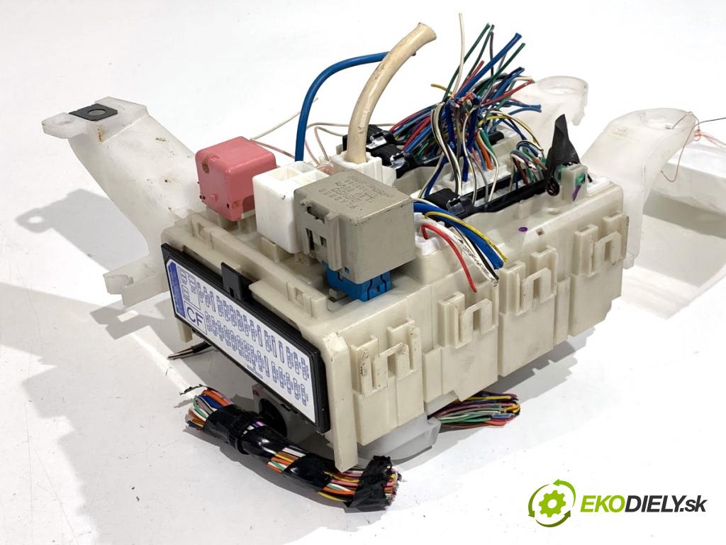 TOYOTA AURIS I liftback 2007 71 kW 1.4 (ZZE150_) 1398 Modul BSI 82730-12220 (Poistková skrinka)