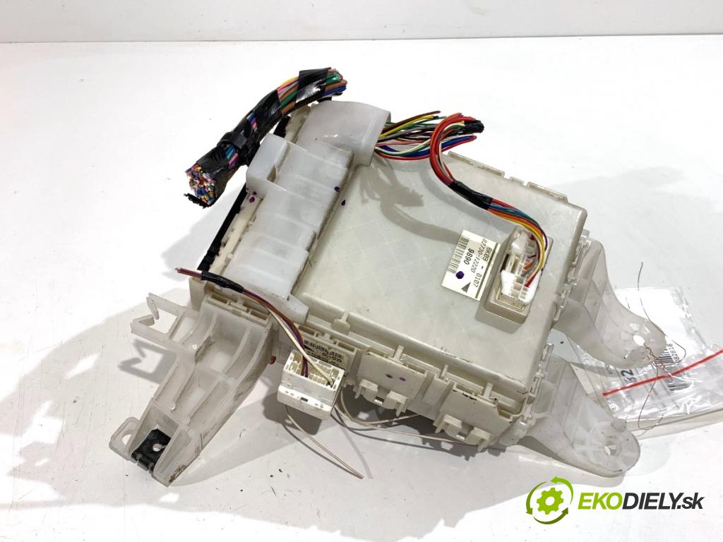 TOYOTA AURIS I liftback 2007 71 kW 1.4 (ZZE150_) 1398 Modul BSI 82730-12220 (Poistková skrinka)