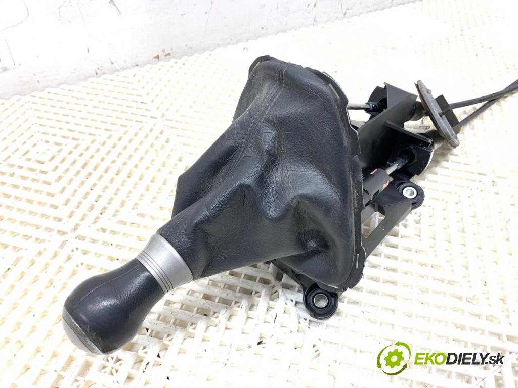 TOYOTA AURIS I liftback 2007 71 kW 1.4 (ZZE150_) 1398 Kulisa  (Rýchlostná páka (kulisa))