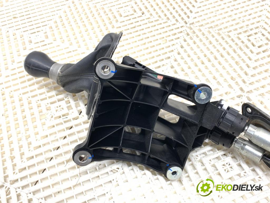 TOYOTA AURIS I liftback 2007 71 kW 1.4 (ZZE150_) 1398 Kulisa  (Rýchlostná páka (kulisa))