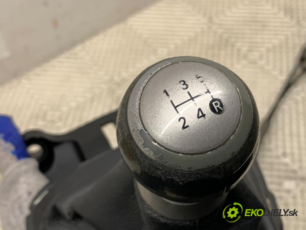 TOYOTA AURIS I liftback 2007 71 kW 1.4 (ZZE150_) 1398 Kulisa  (Rýchlostná páka (kulisa))