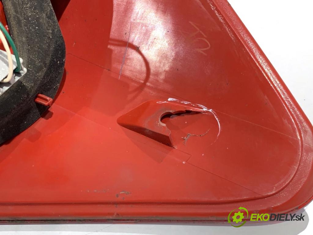 TOYOTA AURIS I liftback 2007 71 kW 1.4 (ZZE150_) 1398 Svetlo ľavy zad