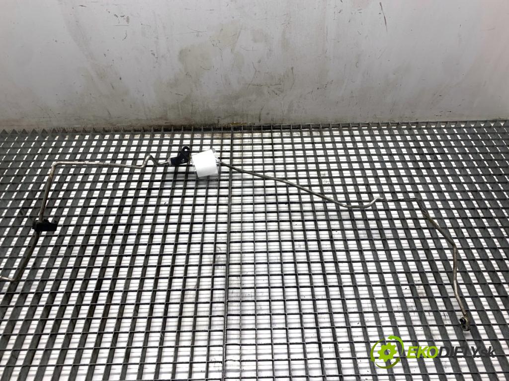 TOYOTA AURIS I liftback 2007 71 kW 1.4 (ZZE150_) 1398 rúrka klimatizace  (Trubka klimatizace)