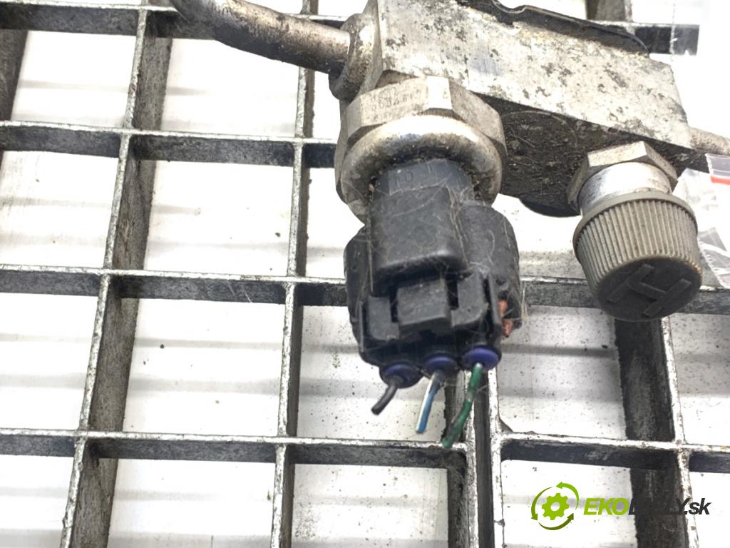 TOYOTA AURIS I liftback 2007 71 kW 1.4 (ZZE150_) 1398 rúrka klimatizace  (Trubka klimatizace)