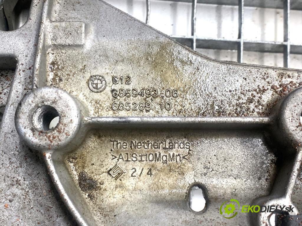 BMW G30 sedan 2021 460 kW M5 Competition 4395 výztuha pod motor 6859493 (Přední výztuha)