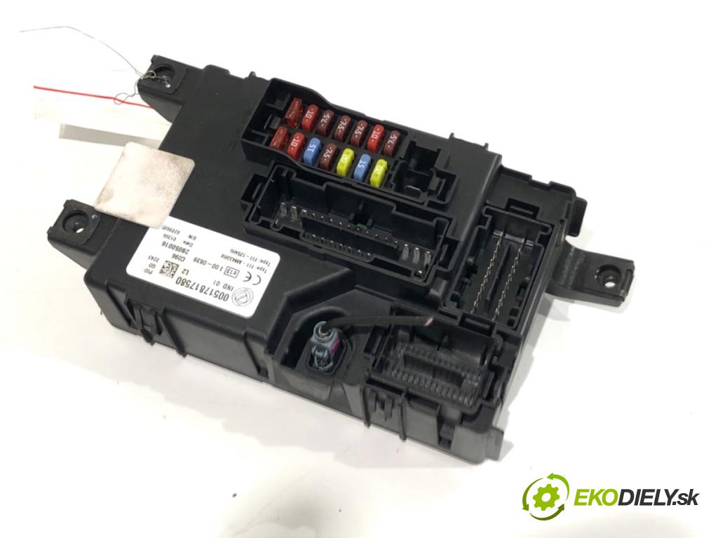 FIAT GRANDE PUNTO liftback 2006 57 kW 1.4 (199AXB11, 199AXB1A, 199BXB1A, 199AXL1A) 1368 Skrinka poistková 00517817580 (Poistková skrinka)