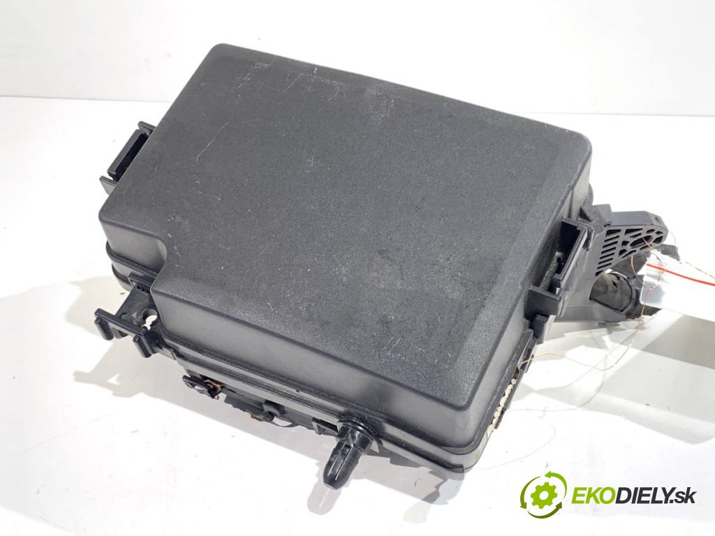 HYUNDAI KONA SUV 2019 88 kW 1.0 T-GDi 998 Skrinka poistková 91204-J9561 (Poistková skrinka)