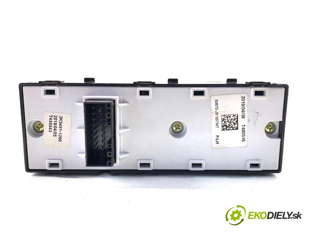 HYUNDAI KONA SUV 2019 88 kW 1.0 T-GDi 998 Prepínač okien 93570-J9100TMT (Prepínacie páčky pod volantom)