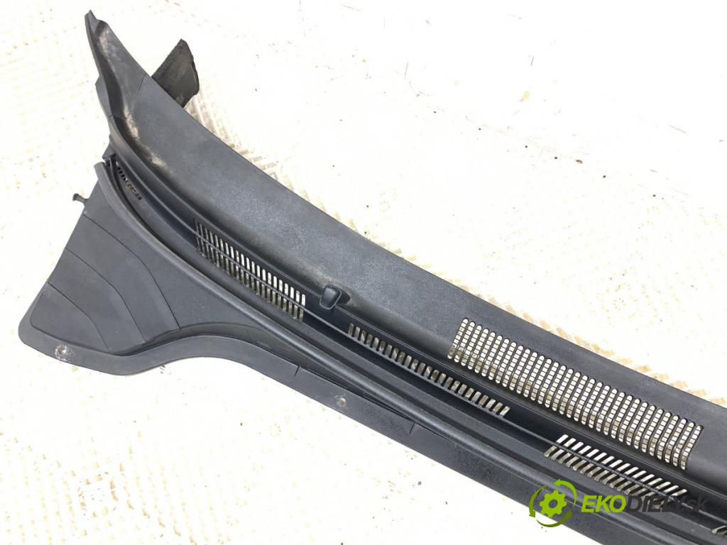 HYUNDAI KONA SUV 2019 88 kW 1.0 T-GDi 998 torpédo plast pod čelní okno 86150-J9000 (Plast pod čelním sklem)