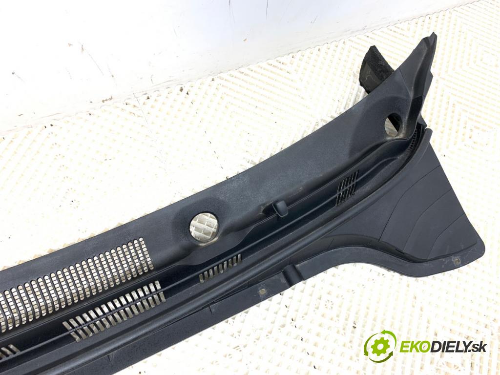 HYUNDAI KONA SUV 2019 88 kW 1.0 T-GDi 998 torpédo plast pod čelní okno 86150-J9000 (Plast pod čelním sklem)