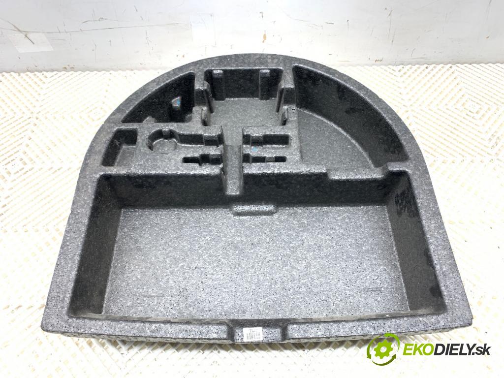 HYUNDAI KONA SUV 2019 88 kW 1.0 T-GDi 998 vložka kufra polystyrenové 09149-J9900