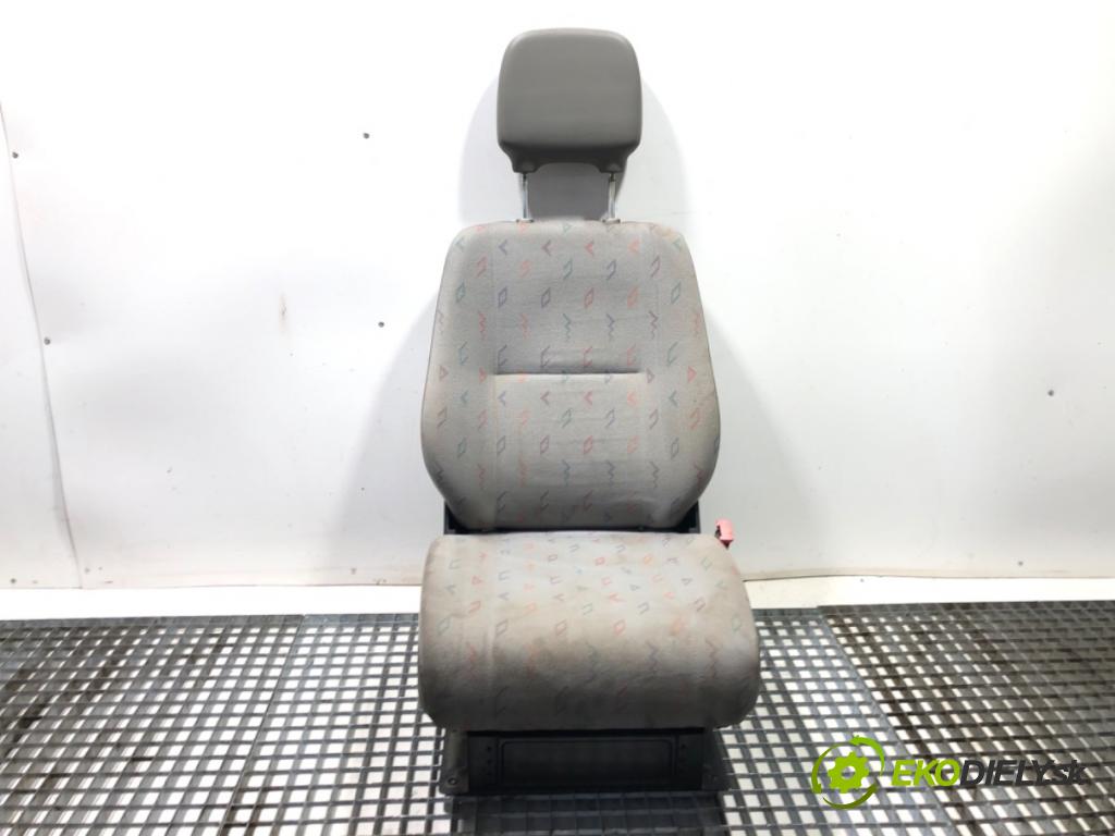 VW LT 28 35 Autobus 2000 96 kW 2.8 TDI 2798 Sedadlo pravy predný 