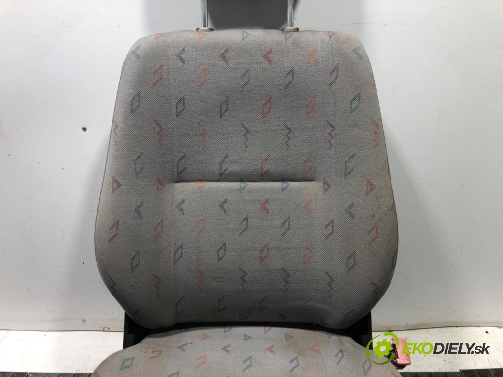 VW LT 28 35 Autobus 2000 96 kW 2.8 TDI 2798 Sedadlo pravy predný