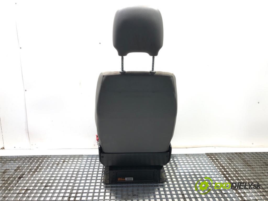 VW LT 28 35 Autobus 2000 96 kW 2.8 TDI 2798 Sedadlo pravy predný