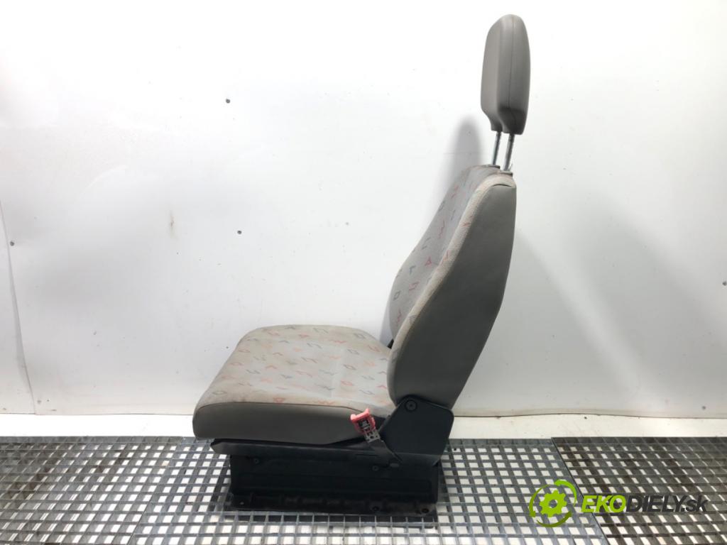 VW LT 28 35 Autobus 2000 96 kW 2.8 TDI 2798 Sedadlo pravy predný