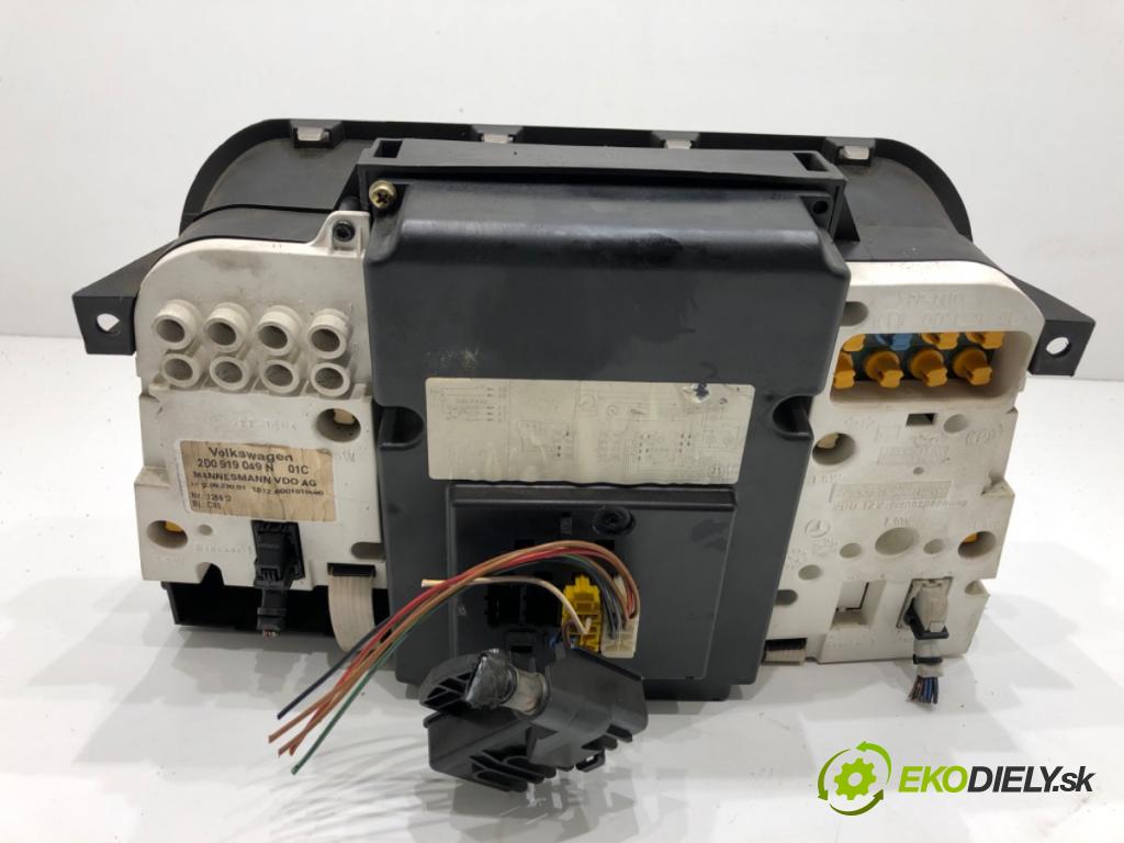 VW LT 28 35 Autobus 2000 96 kW 2.8 TDI 2798 Prístrojovka 2D0919049N (Prístrojová doska)